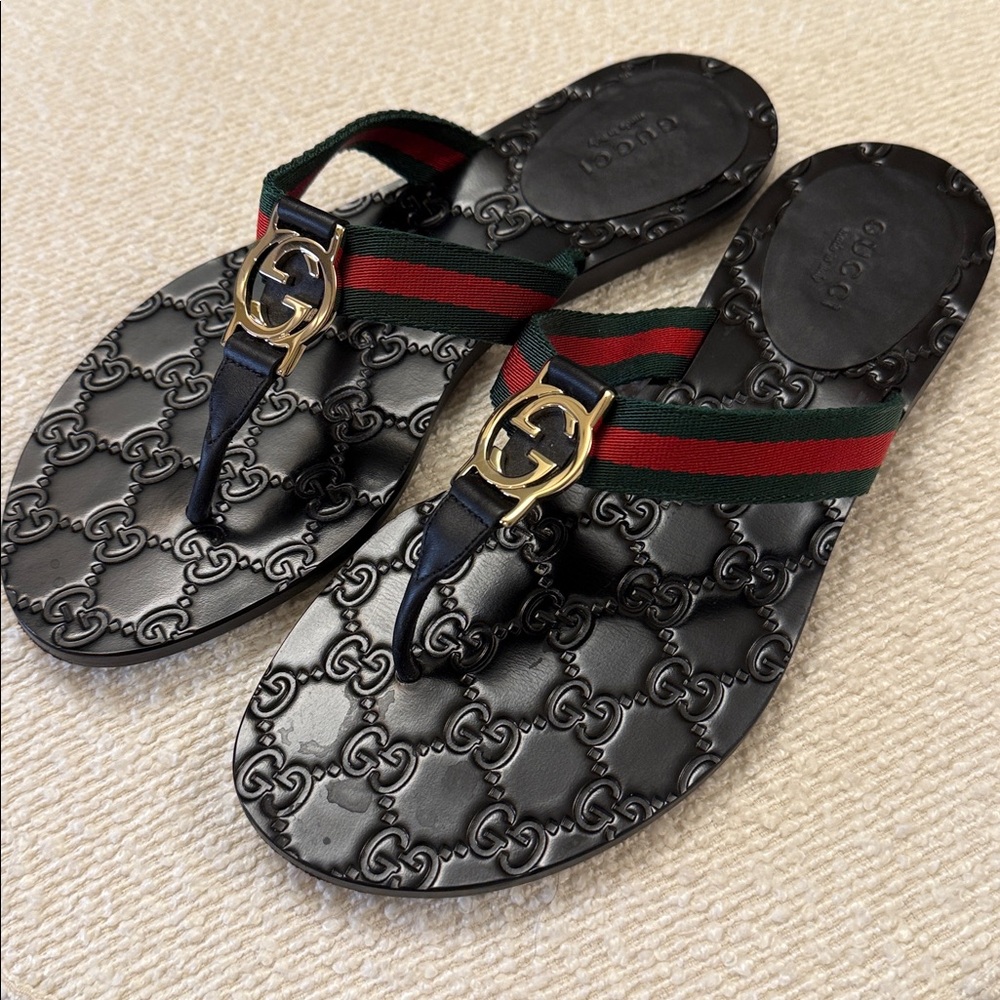Gucci Black Sandals with Gold Emblem and Green-Red Straps